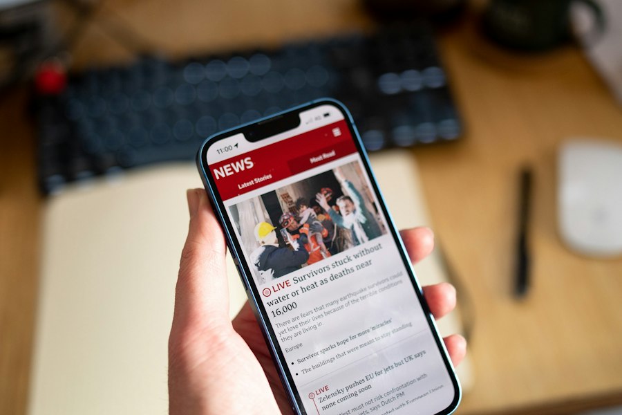 Photo online news reading guide experts data