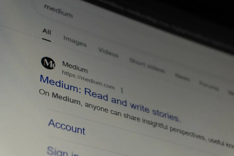 Photo common mistakes reading online news